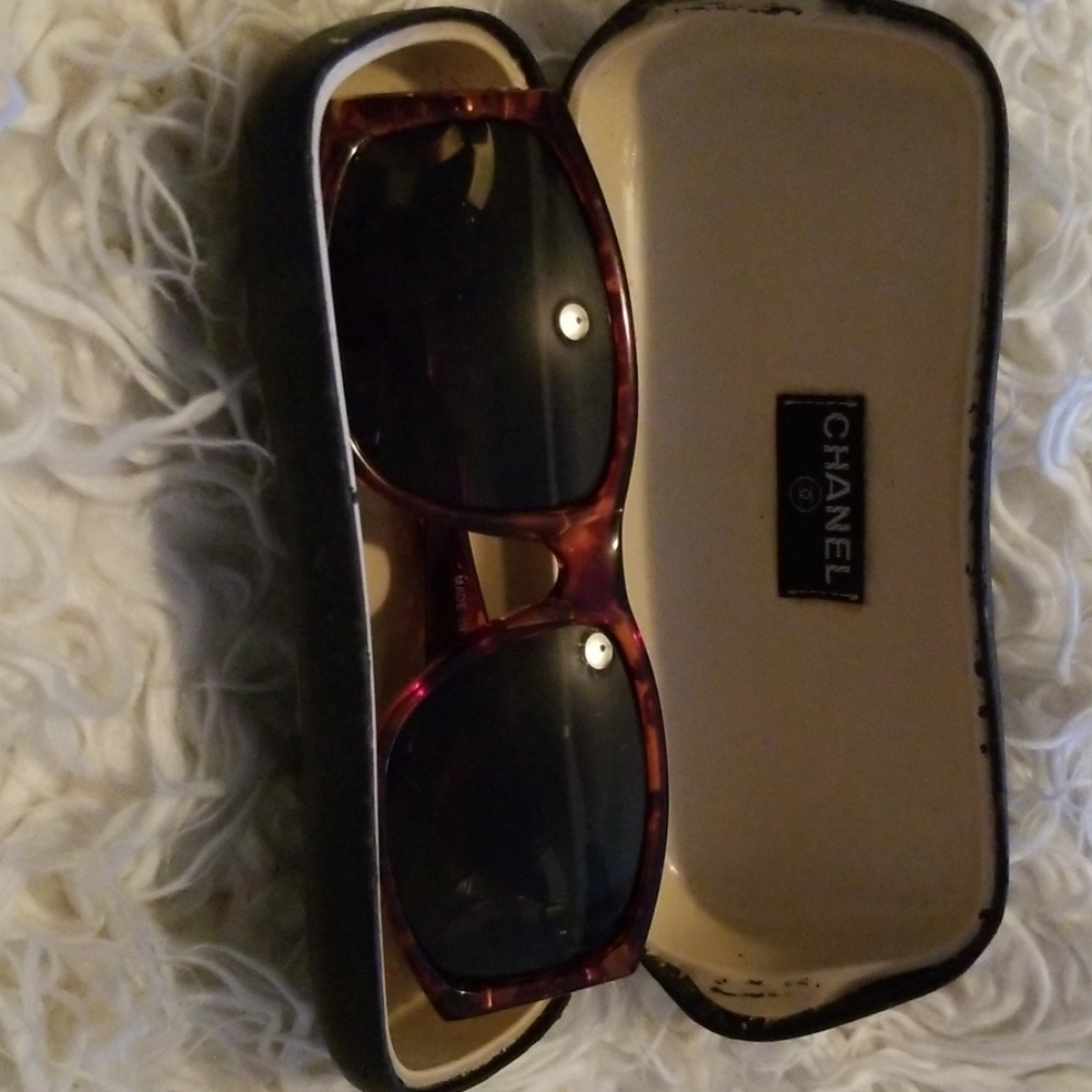 Chanel sunglasses - Picture 4 of 6